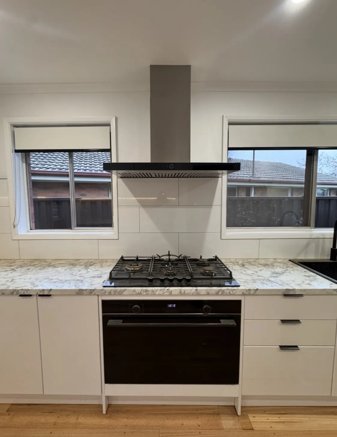 Thomastown house renovation: new oven and rangehood installed